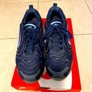 Pre owned Nike air max 720